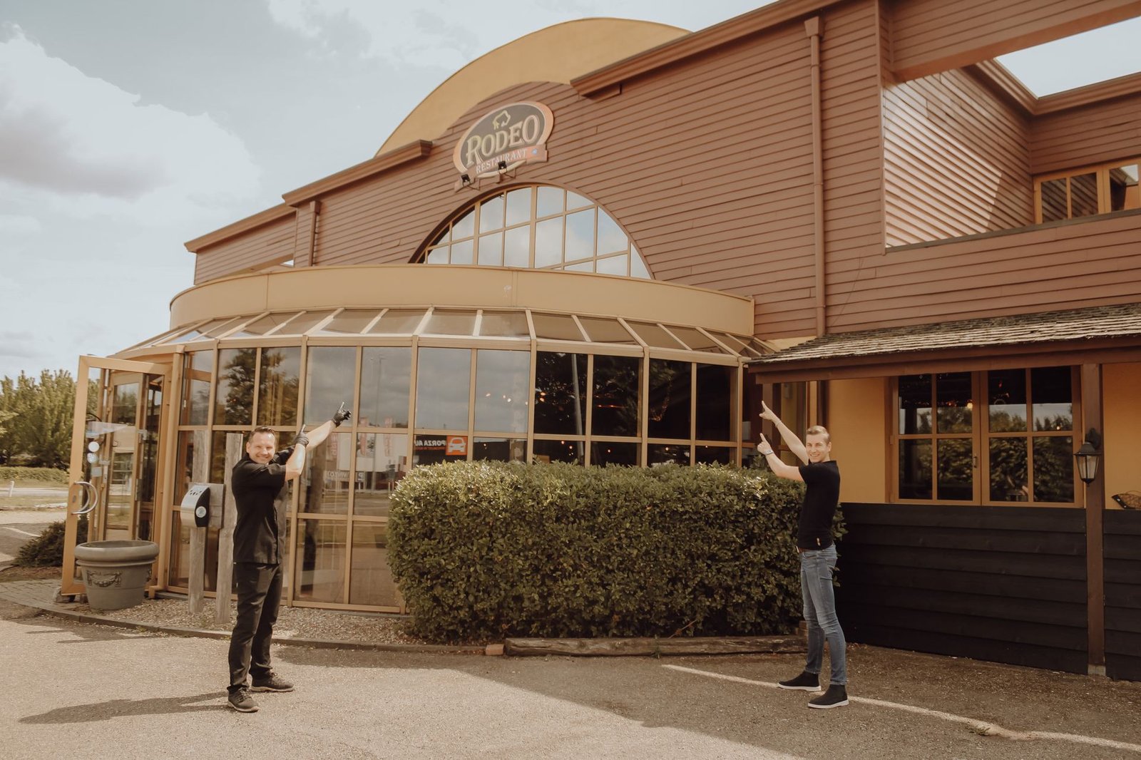 De gevel van Saloon Rodeo aan de Hamonterweg in Pelt